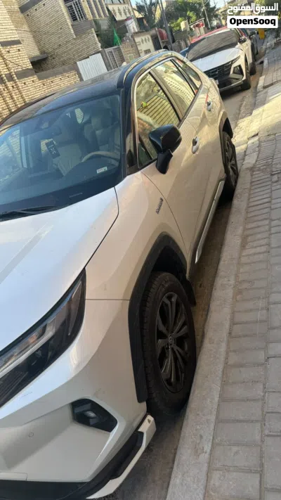 Toyota RAV 4 XLE 3