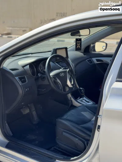 Hyundai Avante Limited 4