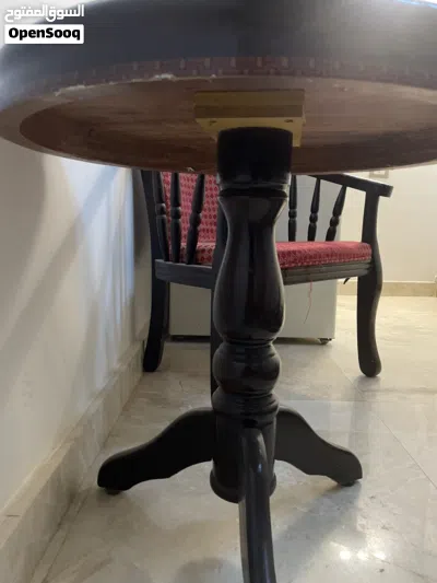 السلام عليكم طاولة للبيع السعر 120 وساهل 4