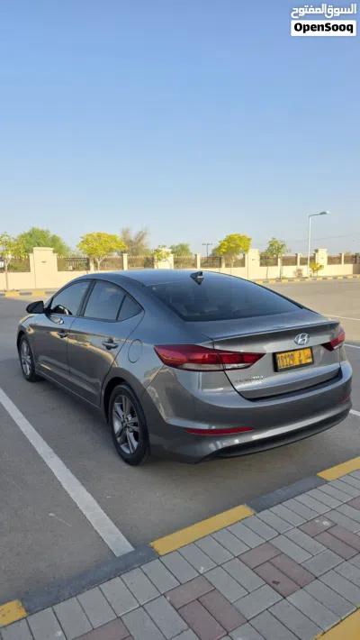 Hyundai Elantra SE 3