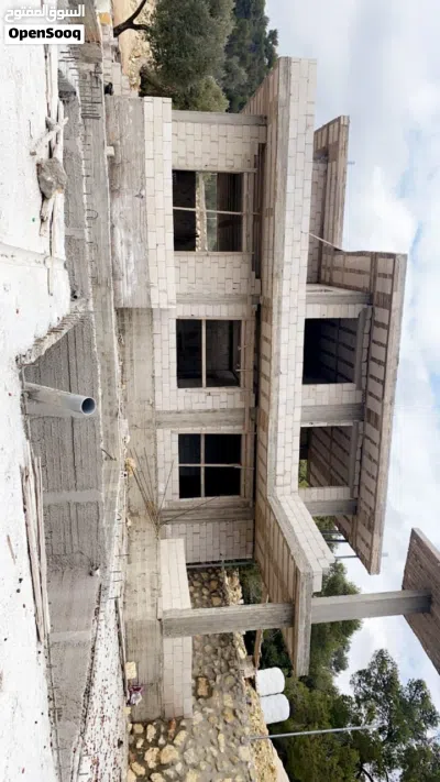 قطعه ارض 4دونمات عليها شاليه عضم للبيع موقع جميل وهادئ و اطلالة رائعه 4