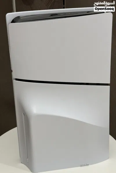 PS5 Slim نسخة الأقراص + يدين أصليات نظيف وعلى الشرط 2