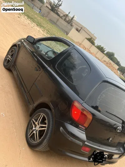Toyota Yaris E 2