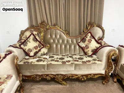 طقم كنب فخم بحالة ممتازة - تصميم كلاسيكي راقي 2