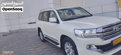 Toyota Land Cruiser GXR 2
