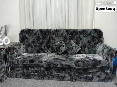 طقم كنب بحاله جيده جداً تفصيل وليس تجاري خشب ثقيل 2