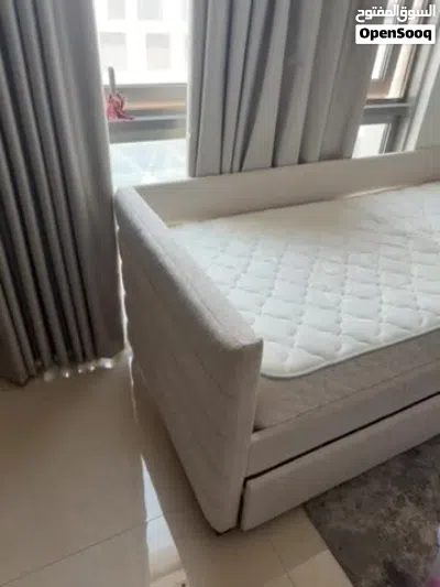 Dimension of this cot is 90*120 pan home cot with mattresses 4