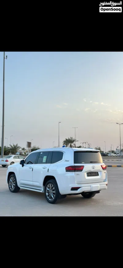 تويوتا لاند كروزر VXR 3