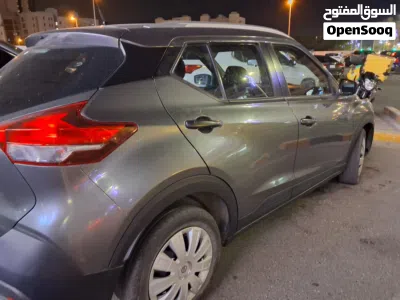Nissan Kicks Standard 4