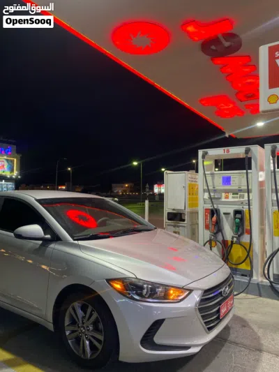 Hyundai Elantra Limited 3
