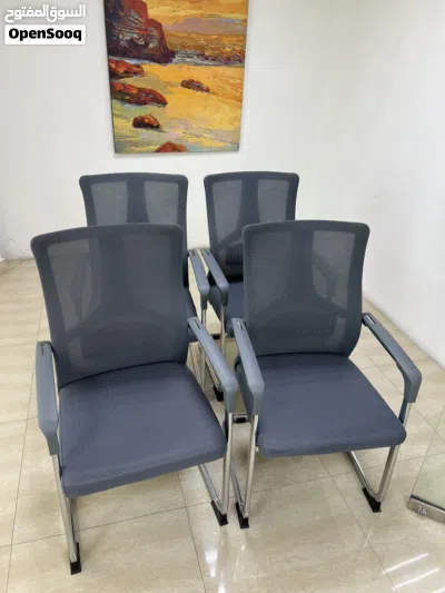 أغراض مكتبية شبه جديدة للبيع Pre-Owned Office Furniture for Sale 4
