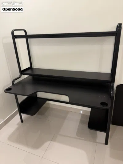 مكتب العاب (جيمنج) من ايكيا مستعمل نظيف جدا 2