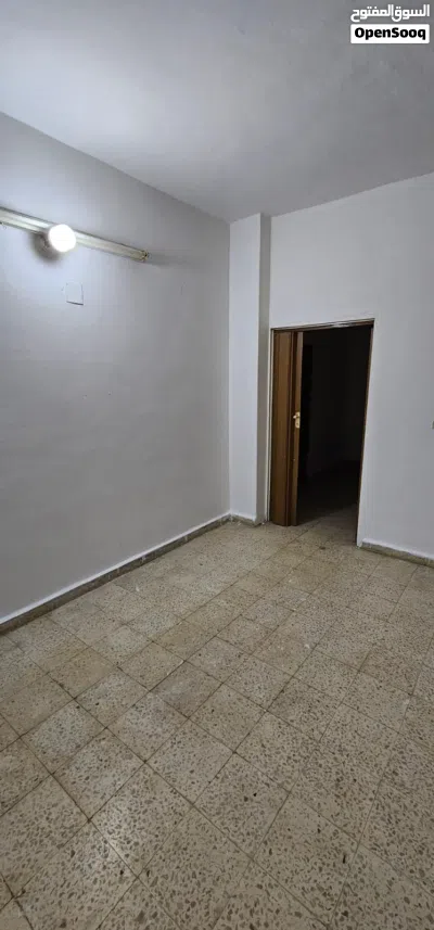 شقة طابق اول بسعر مغري جدا جدا قريبة على جميع الخدمات 3
