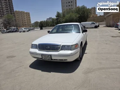Ford Crown Victoria Standard 4