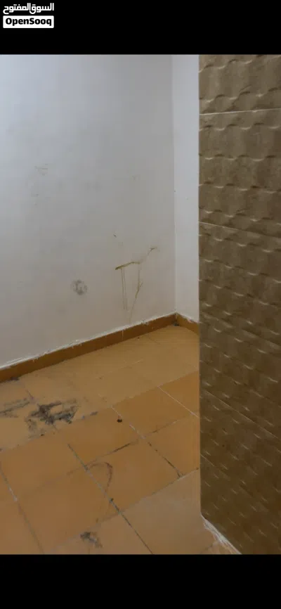 للايجار دور ارضي جنوب الجليب ق4 بيوت الحكومه شارع 307 منزل 10 كما يوجد استيديو آخر للايجار بيت 2