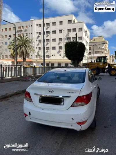 Hyundai Accent SE 4