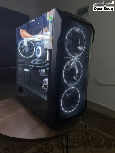 PC gaming مع شاشه و الاكسسوارات 2