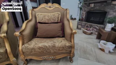 طقم كنبيات و طاولات فخمة مستعمل في حالة جديدة 4