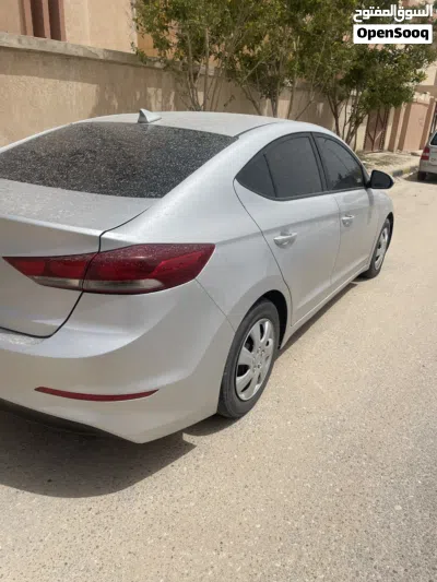 Hyundai Elantra SE 4