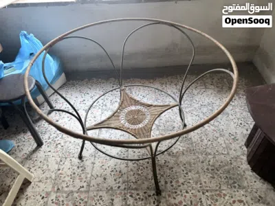 طاوله حديد دائري قطر 110 سم مع راتان شغل ماليزي بحاله جيده جدا للاستعمال الداخلي والخارجي 3