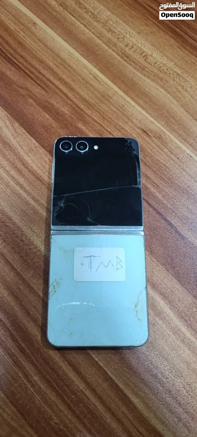 وبسعر عرطه جلاكسي زد فلب 5 2