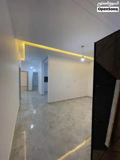 منازل للبيع تشطيب حديث عين زارة 3