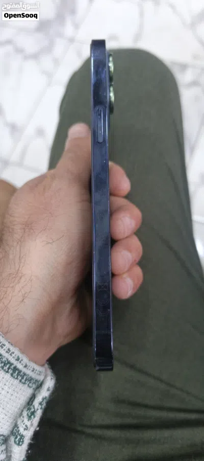آيفون 12 برو ماكس أزرق 128 جيجابايت مستعمل بحالة ممتازة مع شاحن 3
