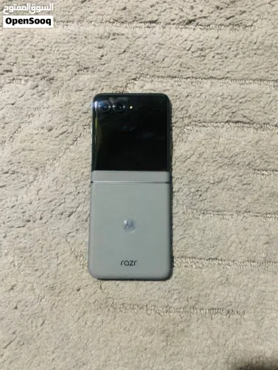 Motorola Razr 50 ذاكره 256 رام مدمج 12+12 2