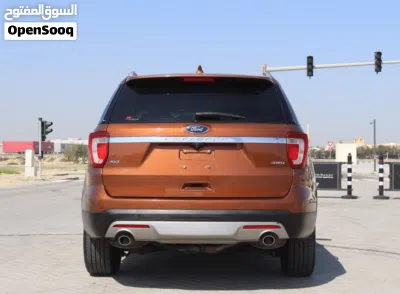 Ford Explorer XLT 4