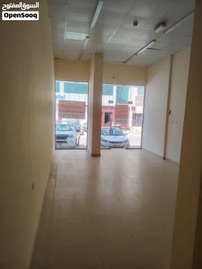 محل تجاري للايجار في المعبيلة الجنوبيةجانب الإشارات خلف مركز القبائل للتخفيضات مساحة المحل 8في 4 3
