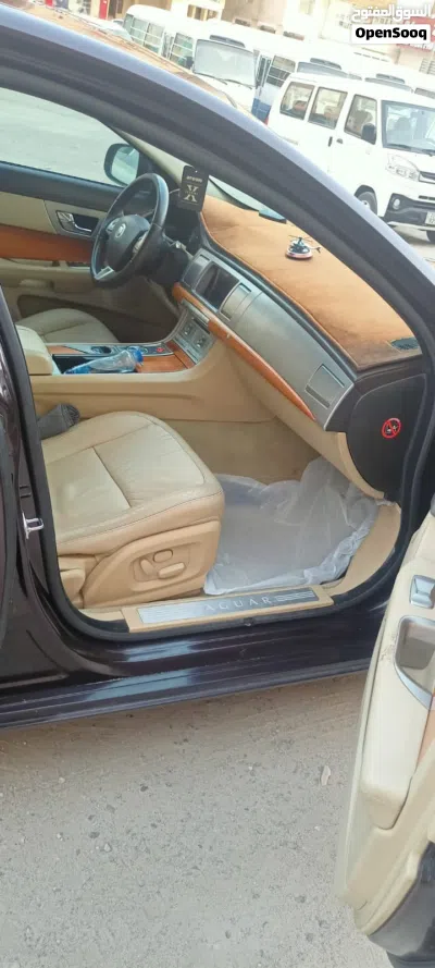 جاكوار XF Luxury 3
