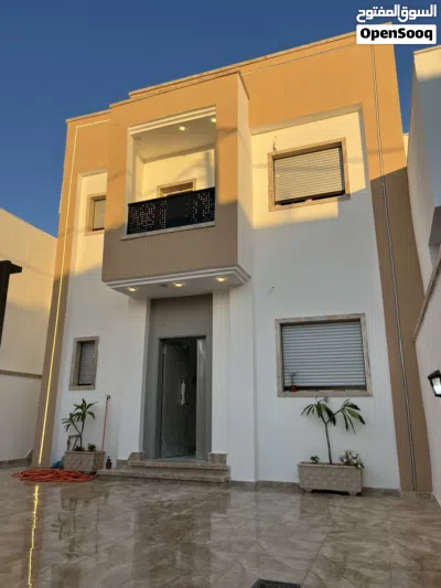 فيلاة دورين للبيع خليجي في عين زارة طريق لابيار موقع ممتاز جدا قريب من جميع الخدمات مشاء الله تشطيب 2