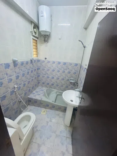 شقه في الغبرة الخوير القرم العذيبة وقريبه من جميع الخدمات وشامل جميع الفواتير 4