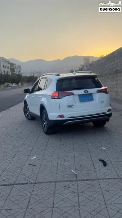 Toyota RAV 4 XLE 4