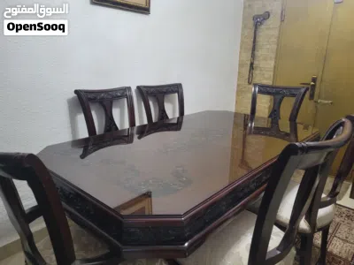 طاولة سفرة مع 6 كراسي و ملحق للبيع بداعي السفر 2