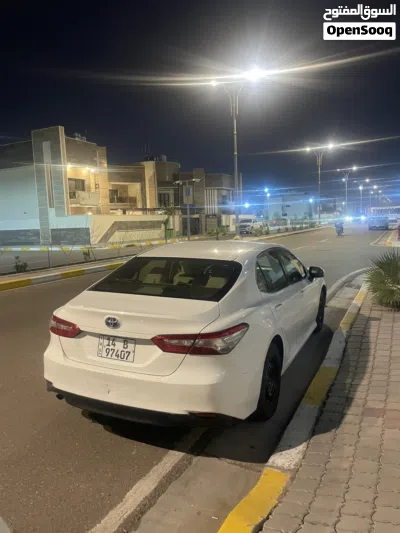 Toyota Camry LE HEV 2