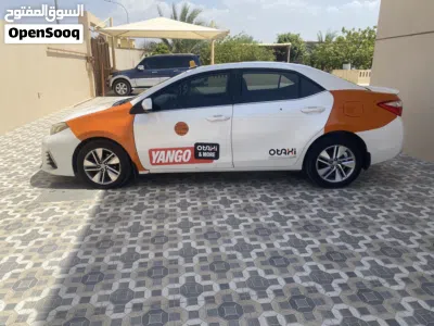 Toyota Corolla LE 2