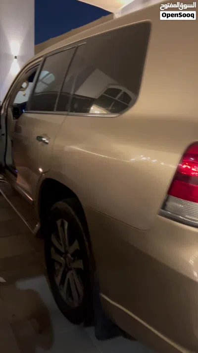 تويوتا لاند كروزر VXR 4
