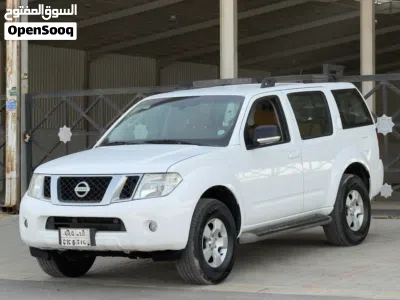 Nissan Pathfinder Standard 4