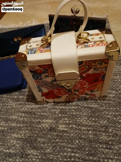 شنط بارفوا accessories جداد كل شيء اله سعر مختلف شنطة بارفوا تبدأ الأسعار من 3