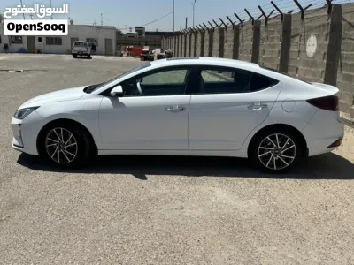 Hyundai Elantra Sport 3