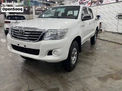 Toyota Hilux DLX 2
