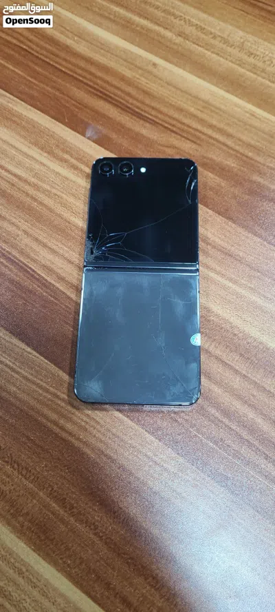 وبسعر عرطه جلاكسي زد فلب 5 3