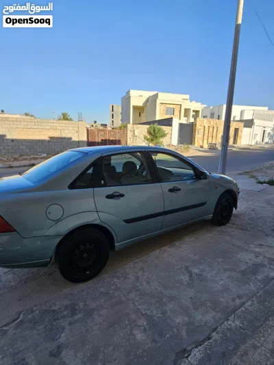 فورد فوكس Standard 4