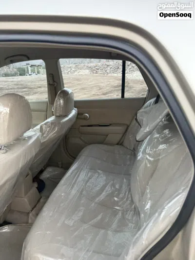 Nissan Tiida 4