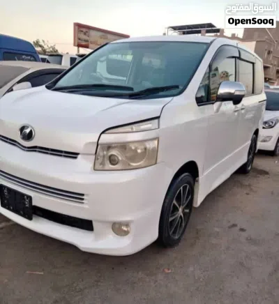 Toyota Voxy Noah S-Z 3
