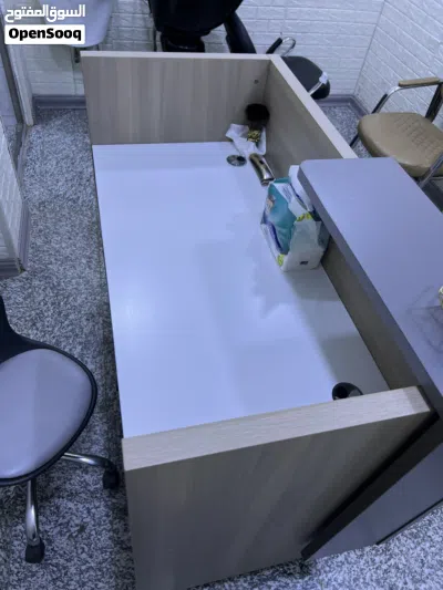 ميز رسبشن للبيع مستعمل نظيف كلش للبيع 2