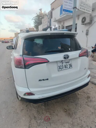 Toyota RAV 4 LE 2