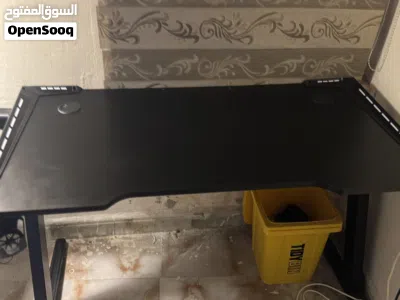 ميز كيمنك او دراسه نضيف جداً 2