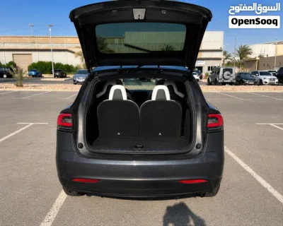 Tesla Model X Plaid 4
